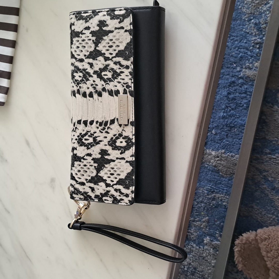 Henry Bendel Valet